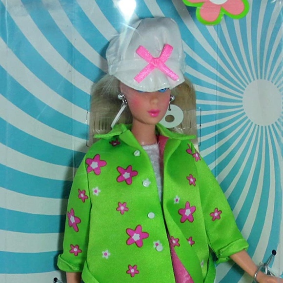 NIB Twist 'N Turn Collection Limited Edition Far Out Barbie Doll 1998 Mattel - Picture 2 of 5